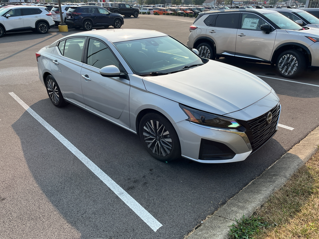 2023 Nissan Altima 2.5 SV photo 2