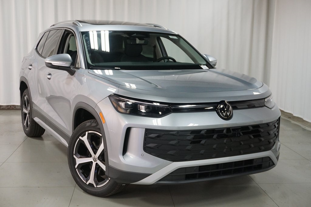 2025 Volkswagen Tiguan SE photo 3