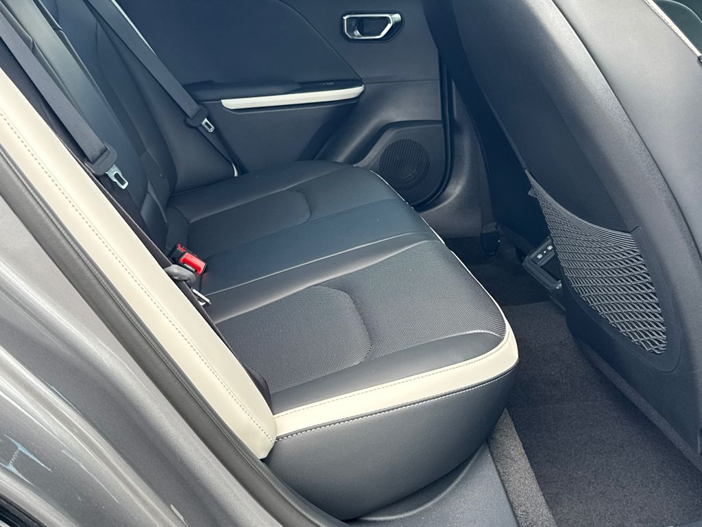 2025 Kia K4 GT-Line photo 14