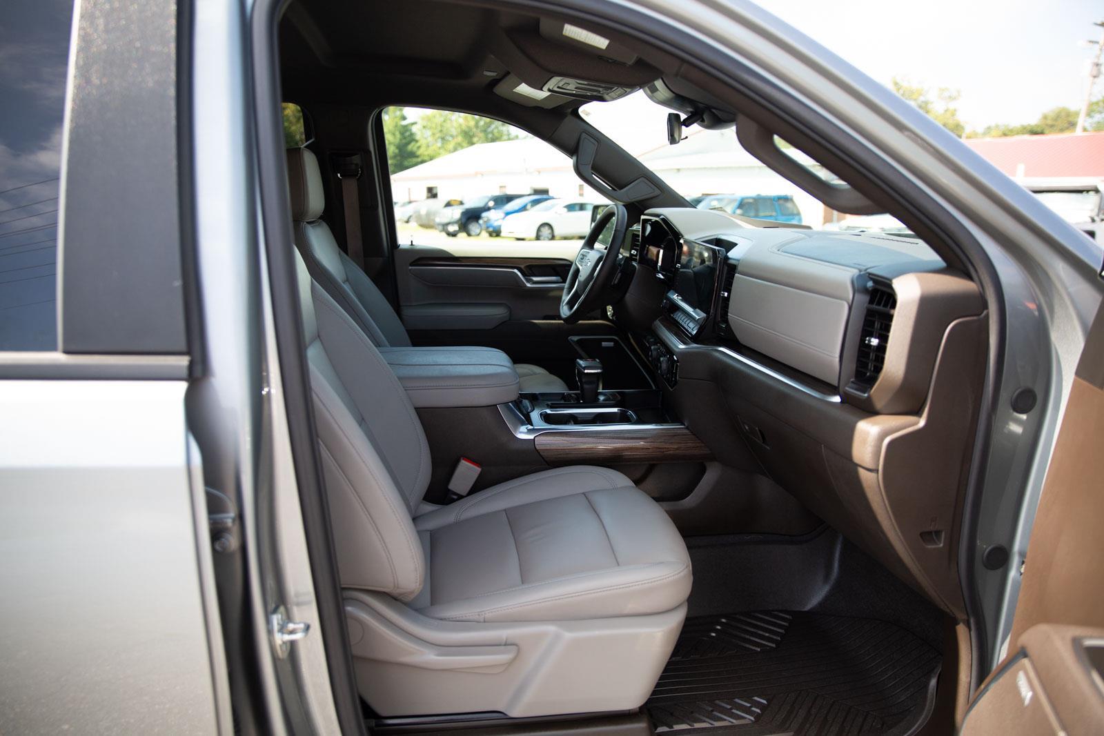 2025 Chevrolet Silverado 1500 RST photo 25