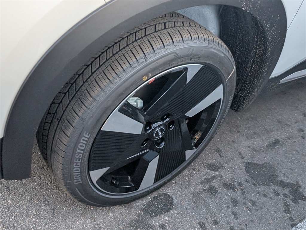 2025 Nissan Kicks SR photo 4