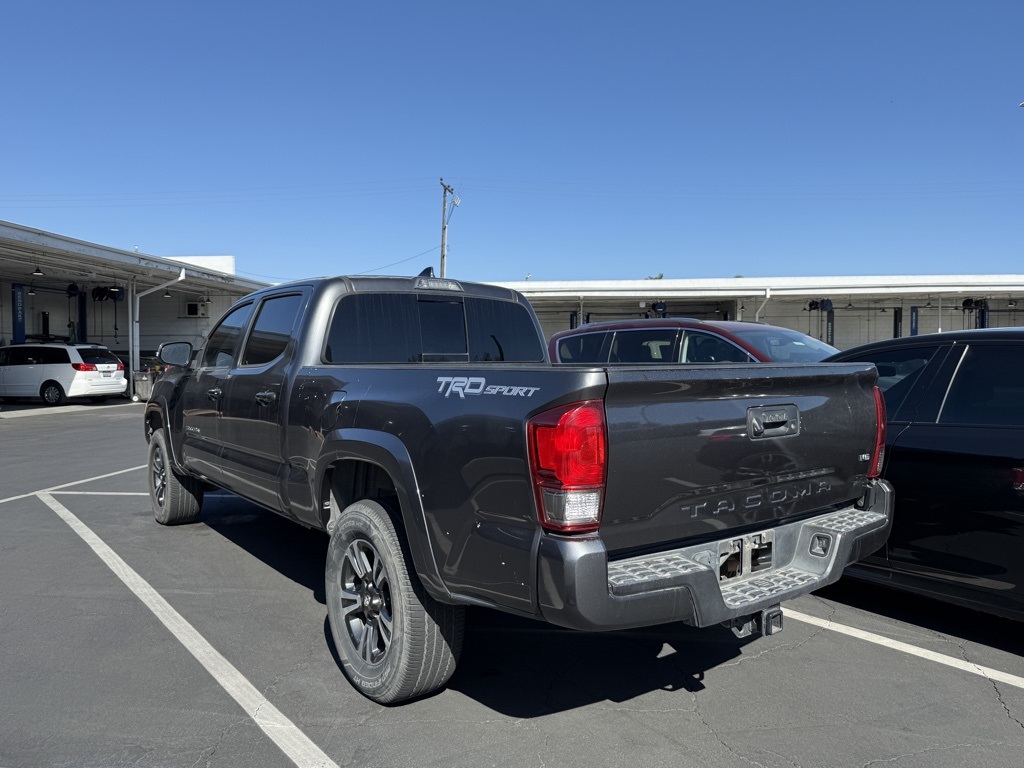 2017 Toyota Tacoma TRD Sport photo 3