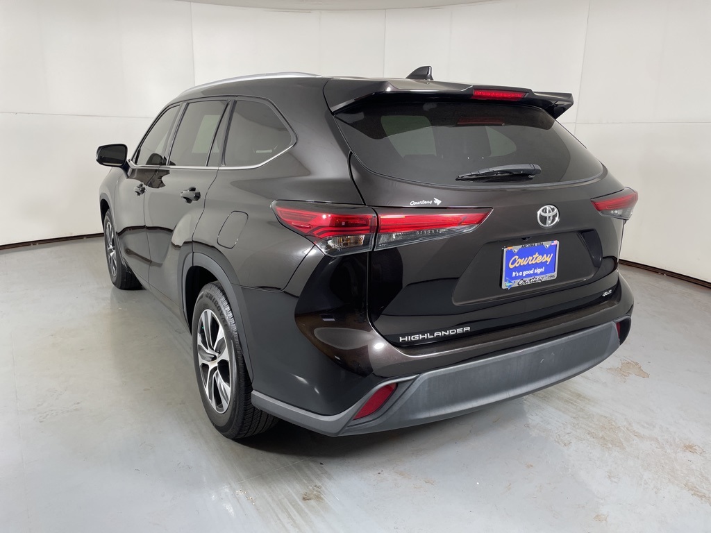 2022 Toyota Highlander XLE photo 5