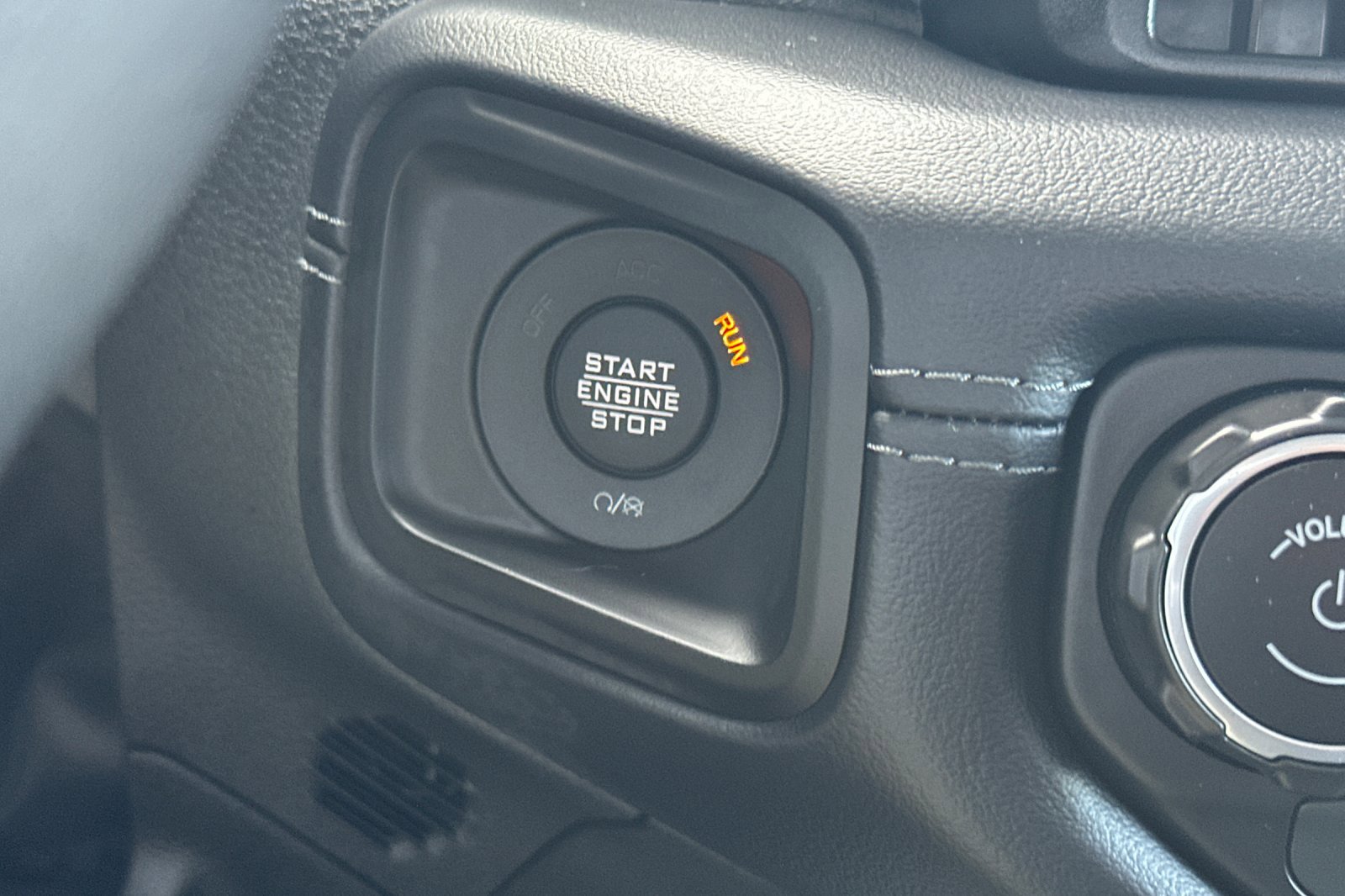 2025 Jeep Gladiator Tradesman photo 20