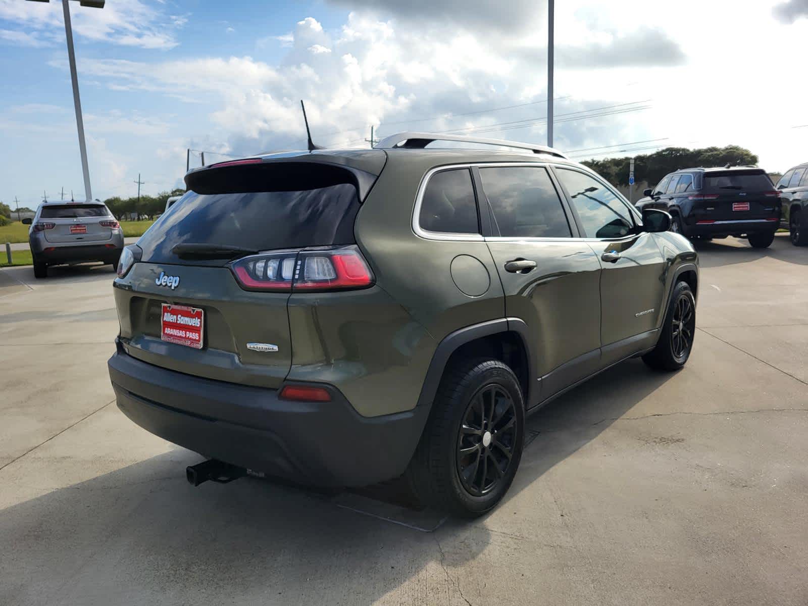 2019 Jeep Cherokee Latitude photo 2