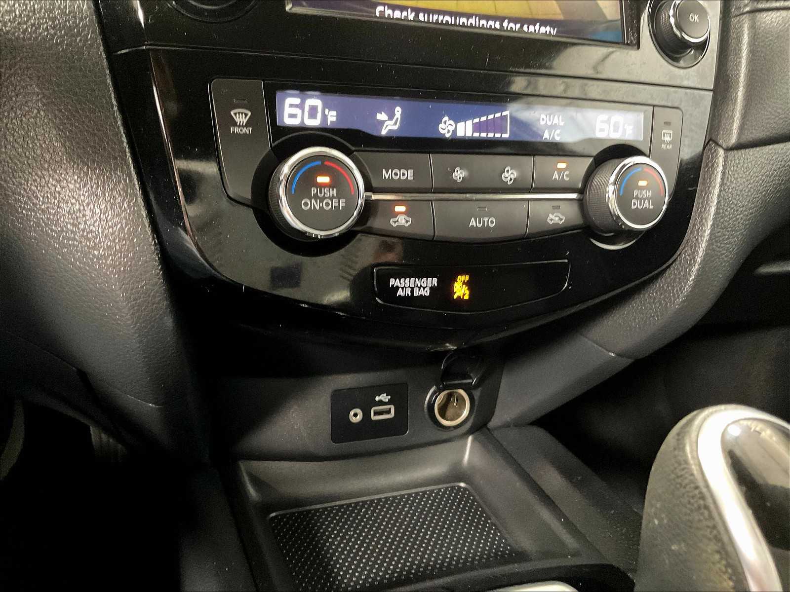 2019 Nissan Rogue SV photo 25