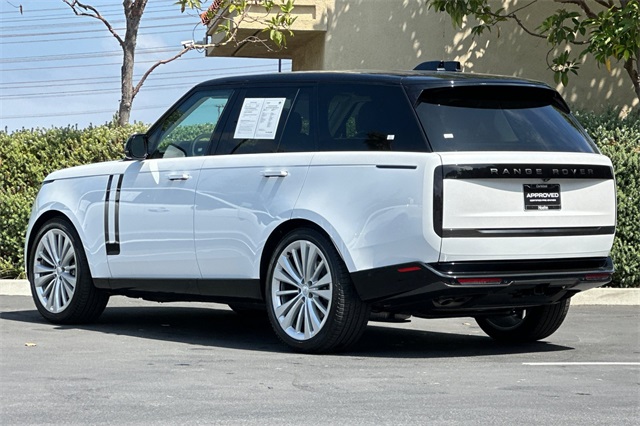 2024 Land Rover Range Rover SE photo 2
