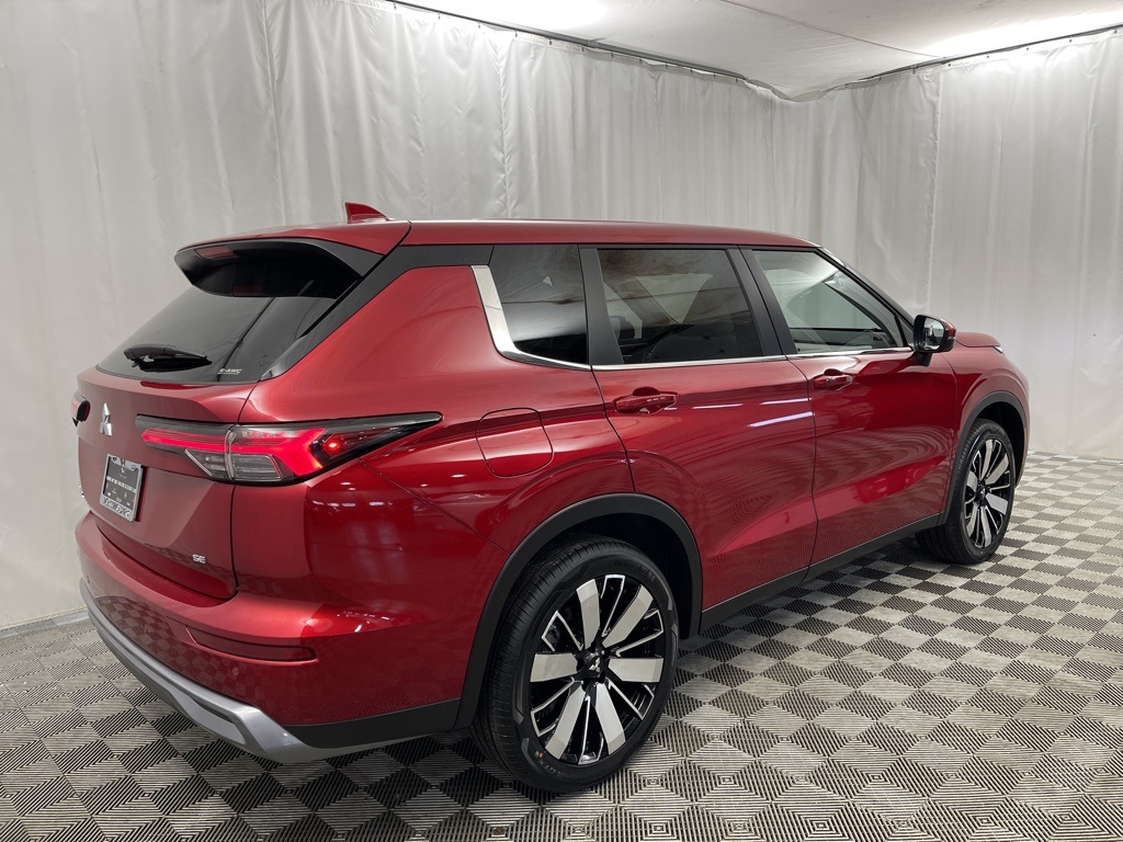 2025 Mitsubishi Outlander SE photo 3