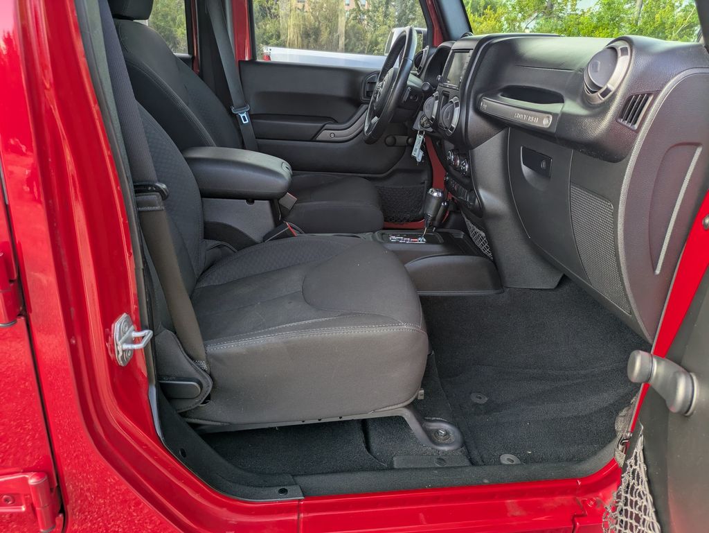 2014 Jeep Wrangler Unlimited Sport photo 23