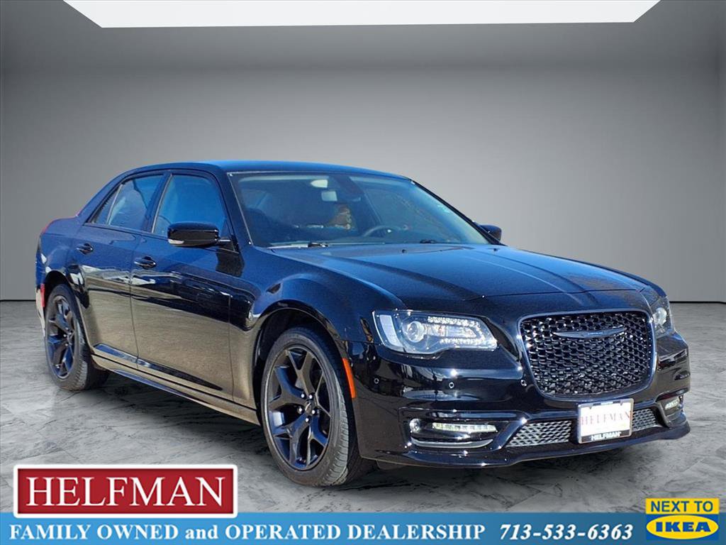 2023 Chrysler 300 Touring L's photo