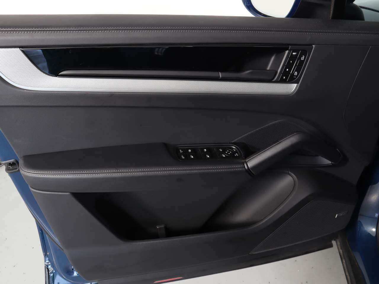 2024 Porsche Cayenne Coupe photo 20