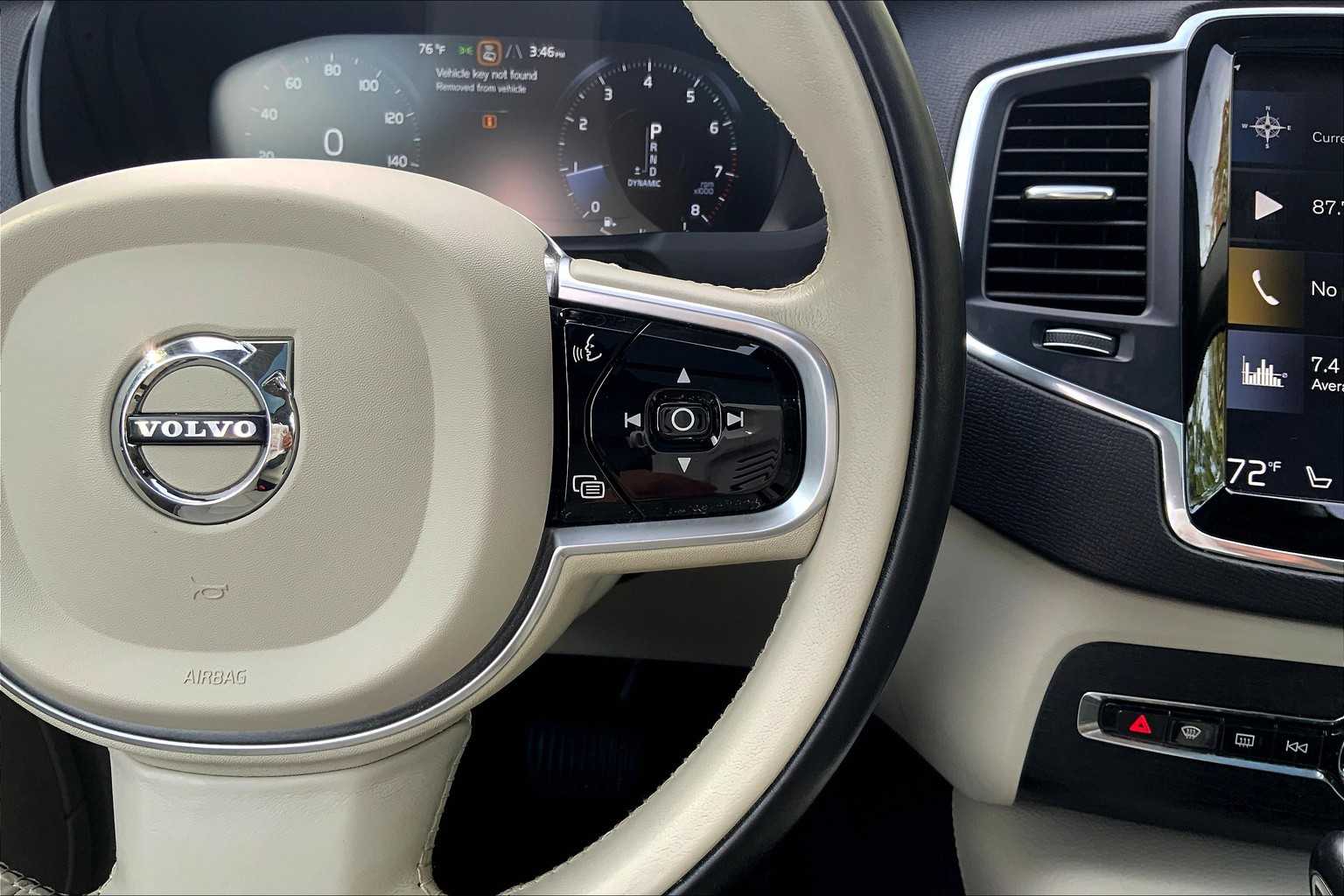 2020 Volvo XC90 Momentum photo 22