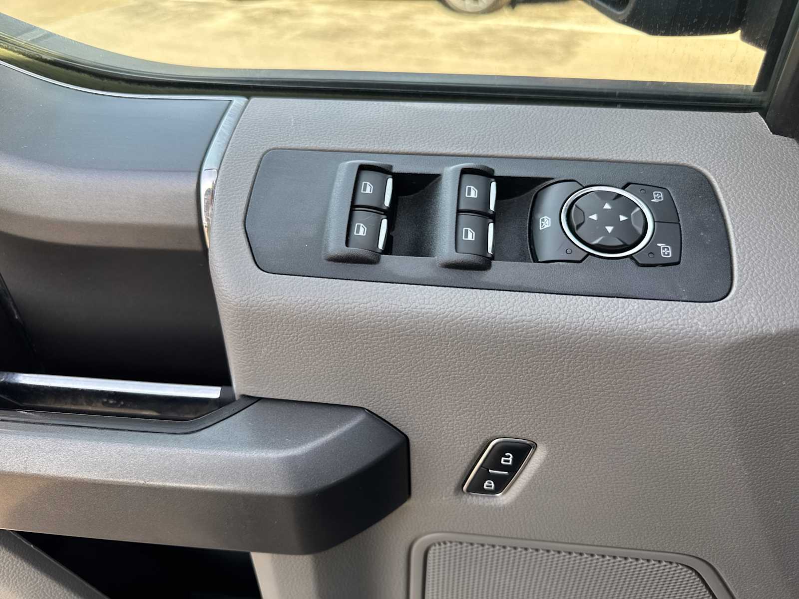 2018 Ford F-150 XLT photo 18