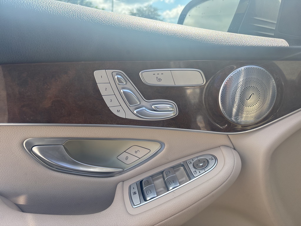 2016 Mercedes Benz GLC 300 4MATIC photo 8