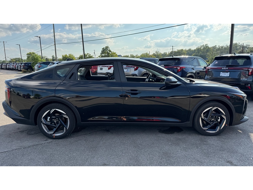 2025 Kia K4 EX photo 2