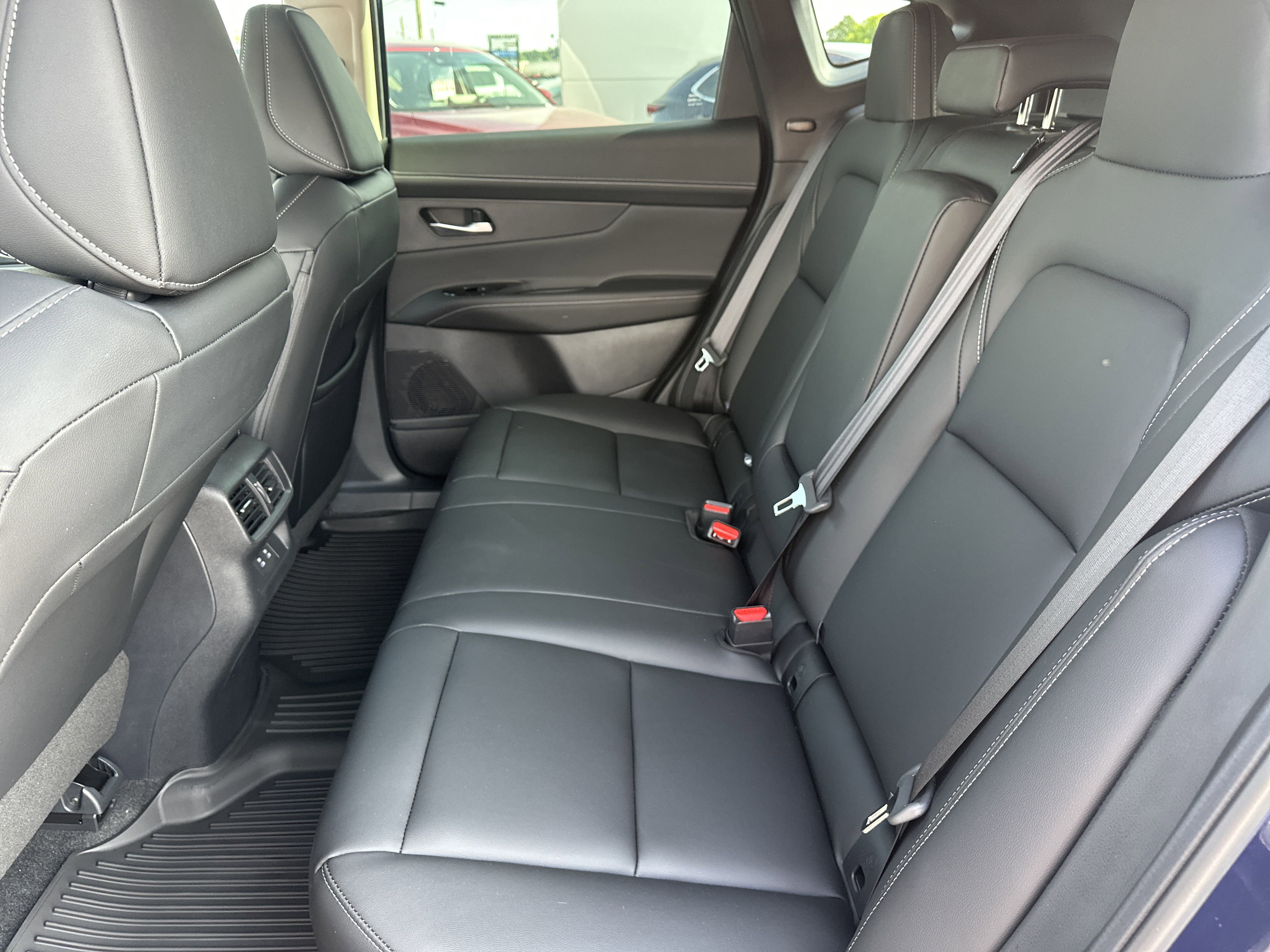 2025 Nissan Murano SL photo 2