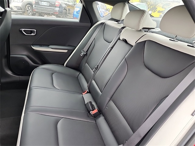 2025 Kia K4 GT-Line Turbo photo 14