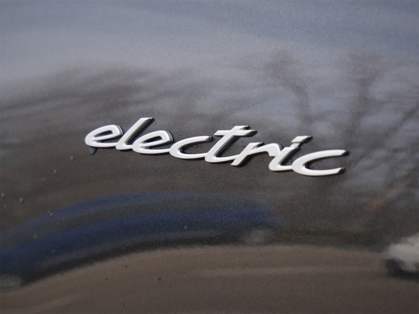 2025 Porsche Macan Electric photo 8