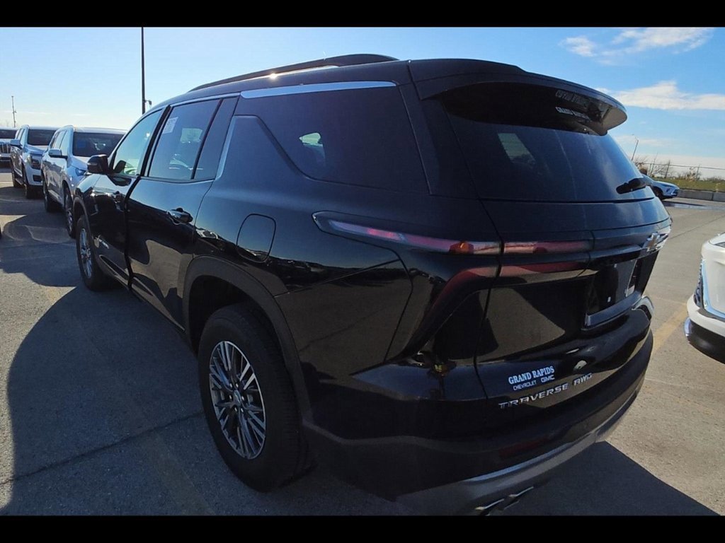 2025 Chevrolet Traverse photo 4