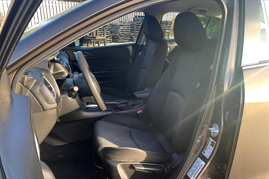 2015 Mazda Mazda3 i SV photo 21
