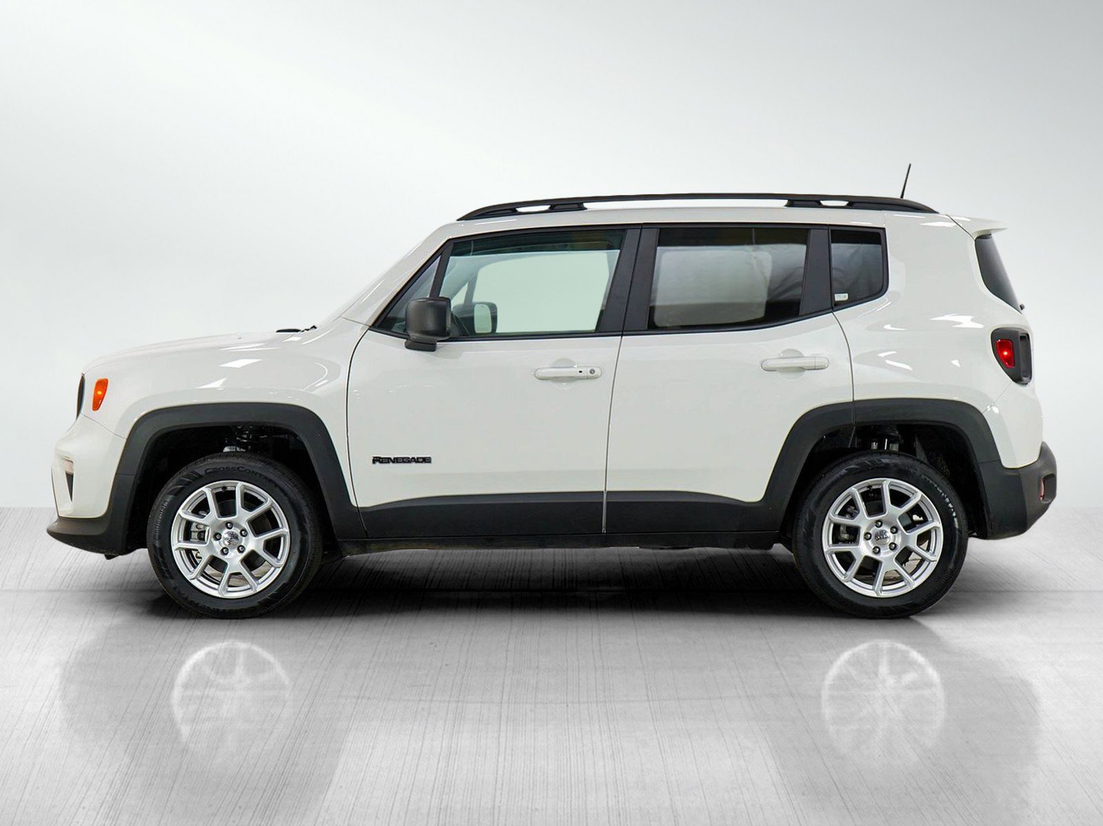 Used 2022 Jeep Renegade Latitude with VIN ZACNJDB1XNPN81022 for sale in Hopkins, Minnesota
