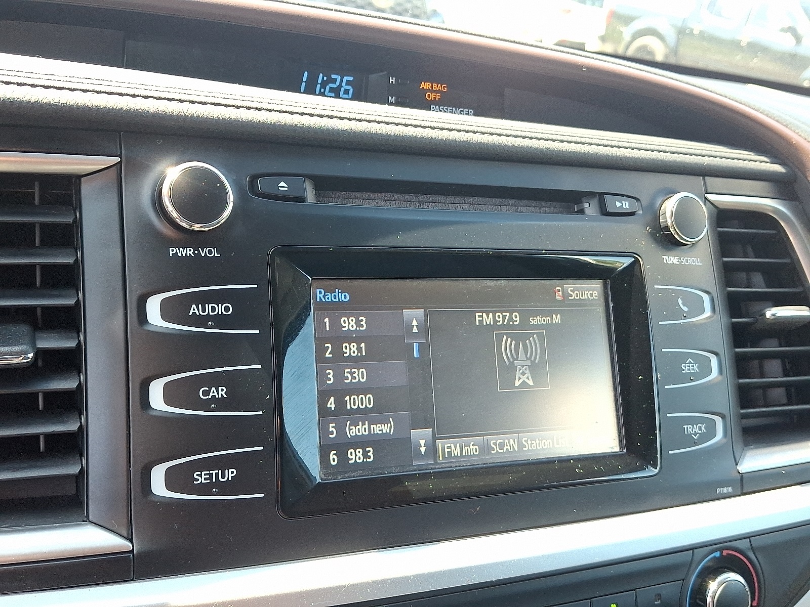 2019 Toyota Highlander LE photo 17