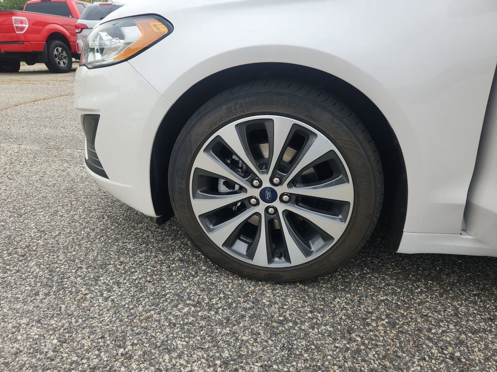 2020 Ford Fusion SE photo 21