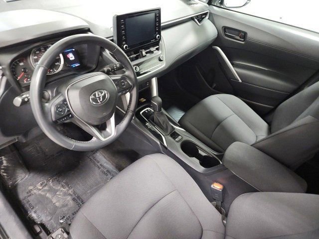 2022 Toyota Corolla Cross LE photo 18