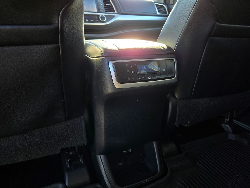 2017 Toyota Highlander SE XLE photo 27