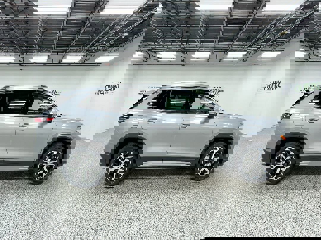 2025 Volkswagen Tiguan SE photo 2