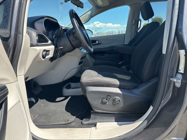 2022 Chrysler Voyager LX photo 17