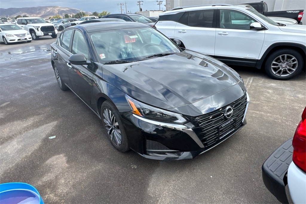 2024 Nissan Altima 2.5 SV photo 2