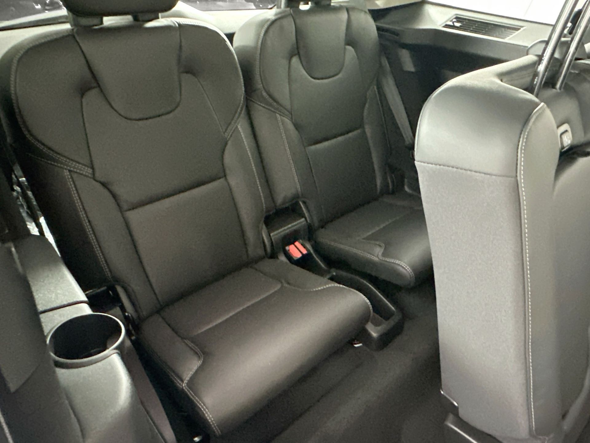 2025 Volvo XC90 T8 photo 26