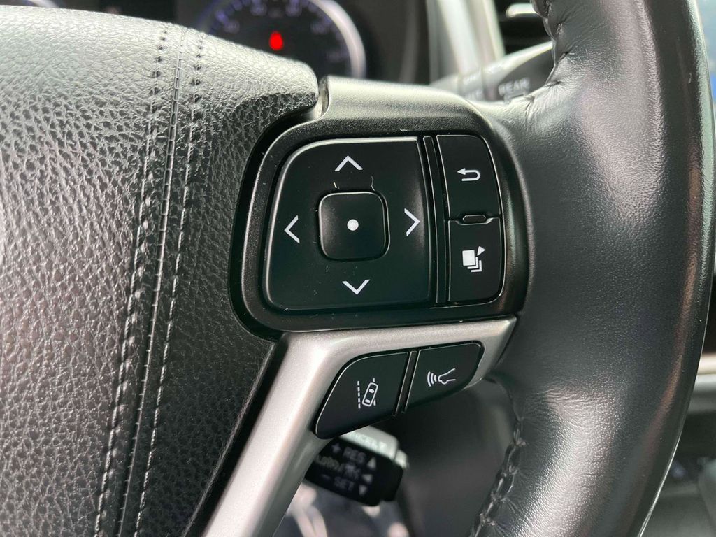 2019 Toyota Highlander XLE photo 18