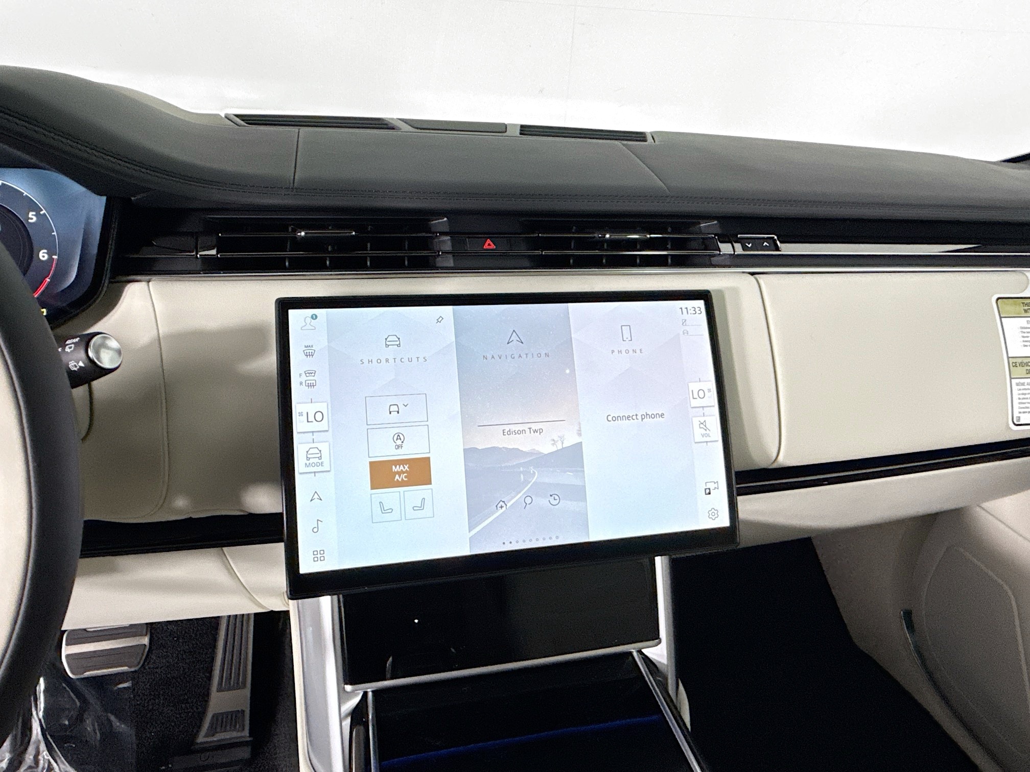 2025 Land Rover Range Rover SE photo 15