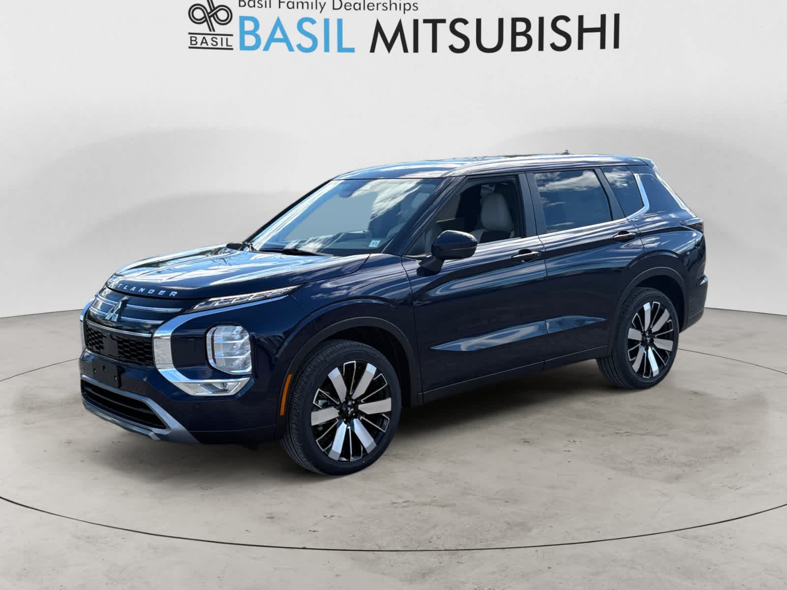 2025 Mitsubishi Outlander SE's photo
