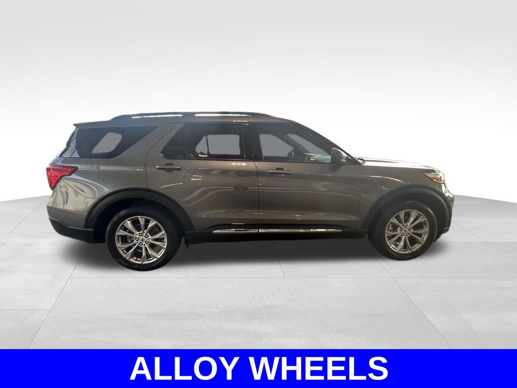 2022 Ford Explorer XLT photo 3