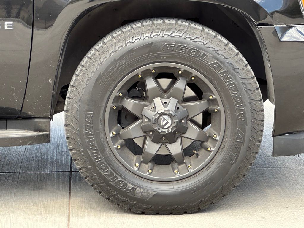 2012 Chevrolet Tahoe LT photo 2