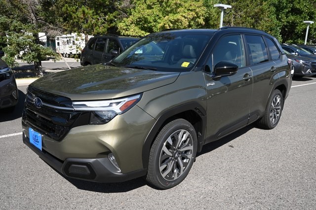 2025 Subaru Forester Touring photo 14