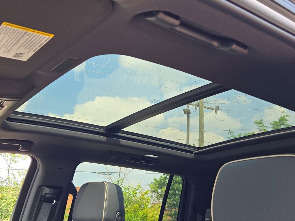 2025 Chevrolet Suburban Premier photo 28