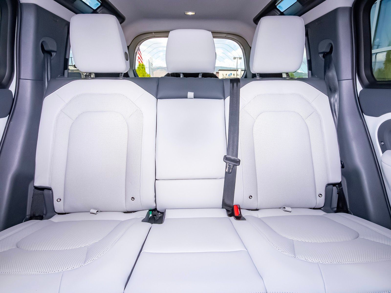 2025 Land Rover Defender 110 S photo 46