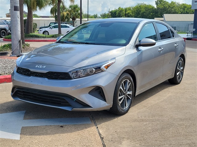 2023 Kia Forte LXS photo 3