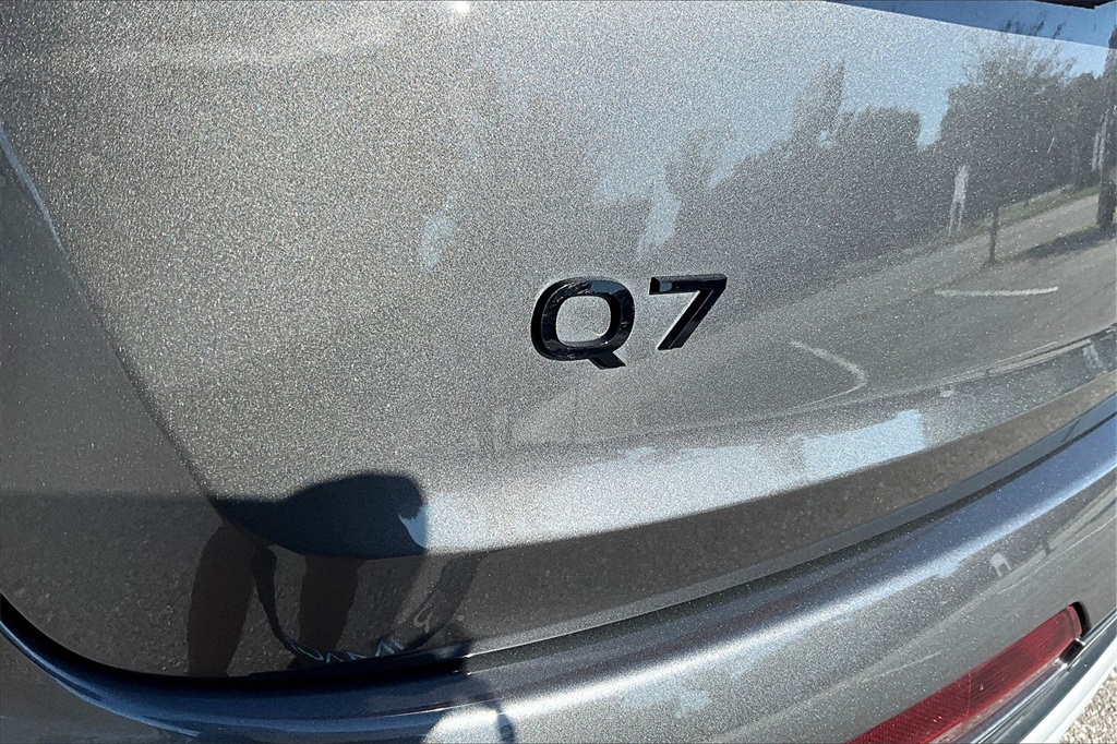 2025 Audi Q7 55 Premium Plus photo 17