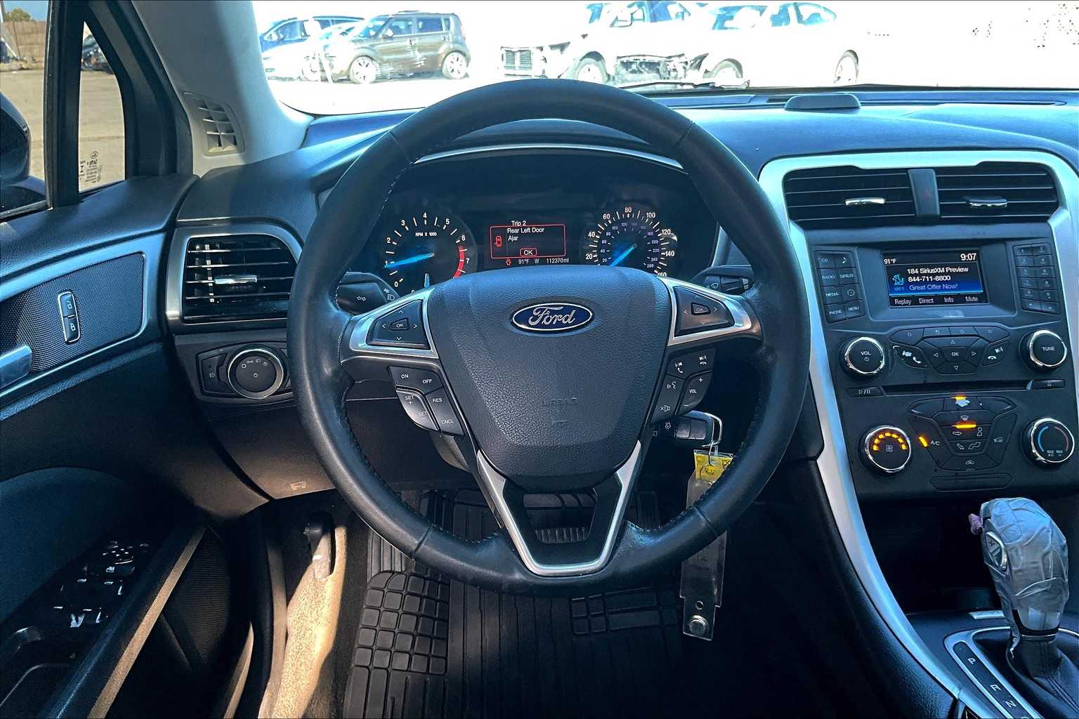 2016 Ford Fusion SE photo 4