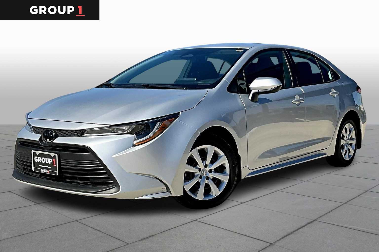 2024 Toyota Corolla LE's photo