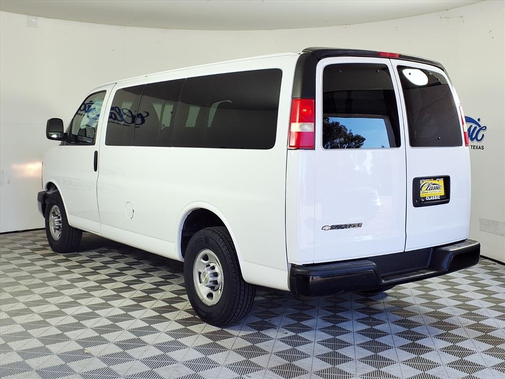 2014 Chevrolet Express LS photo 2
