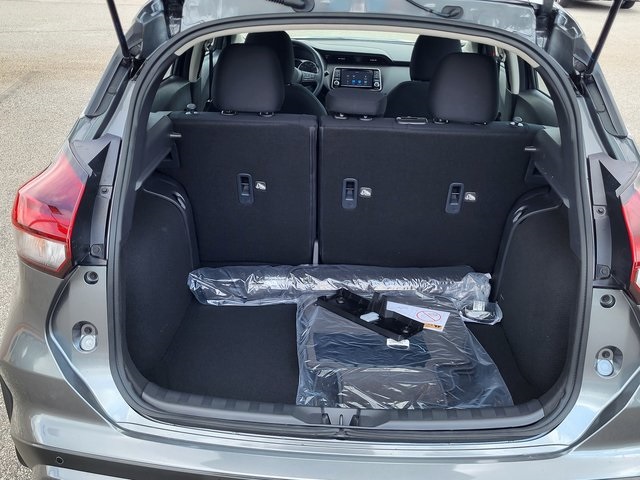 2025 Nissan Kicks Play S photo 4
