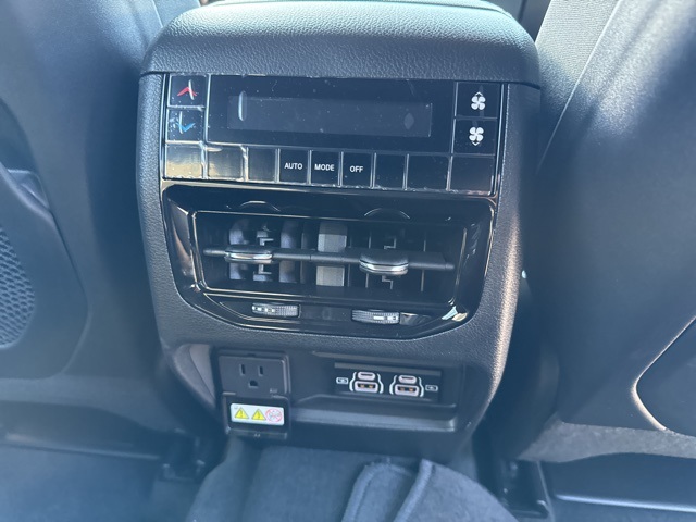 2025 Jeep Grand Cherokee Altitude X photo 20
