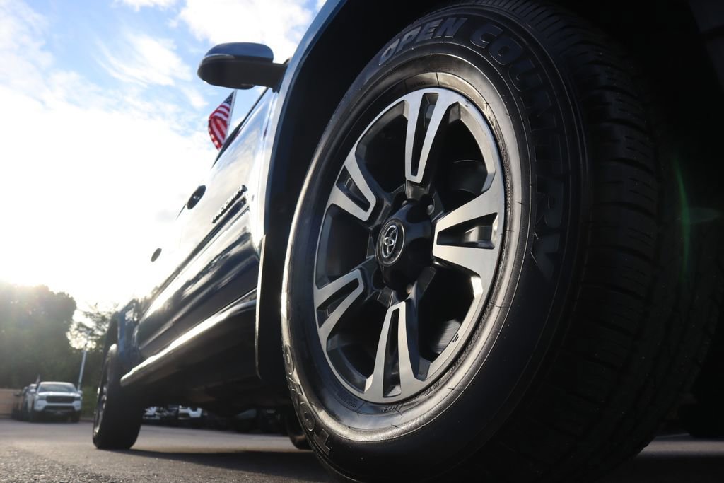 2018 Toyota Tacoma TRD Sport photo 8
