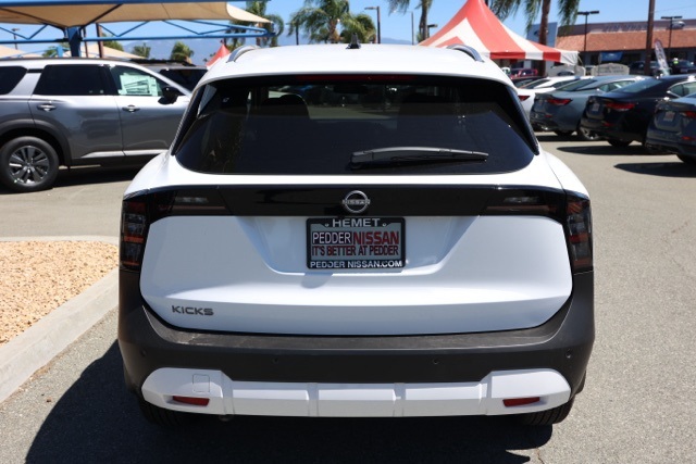 2026 Nissan Kicks SV photo 2